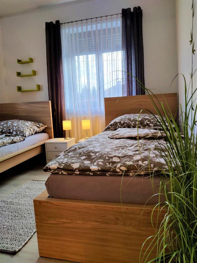 Holiday Home In Quiet Beautiful Area With Two Separate, Modern, Furnished Apartments Deutsch-Wagram Εξωτερικό φωτογραφία