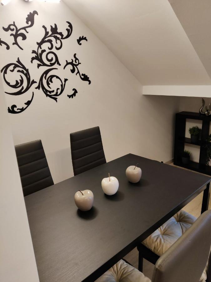 Holiday Home In Quiet Beautiful Area With Two Separate, Modern, Furnished Apartments Deutsch-Wagram Εξωτερικό φωτογραφία