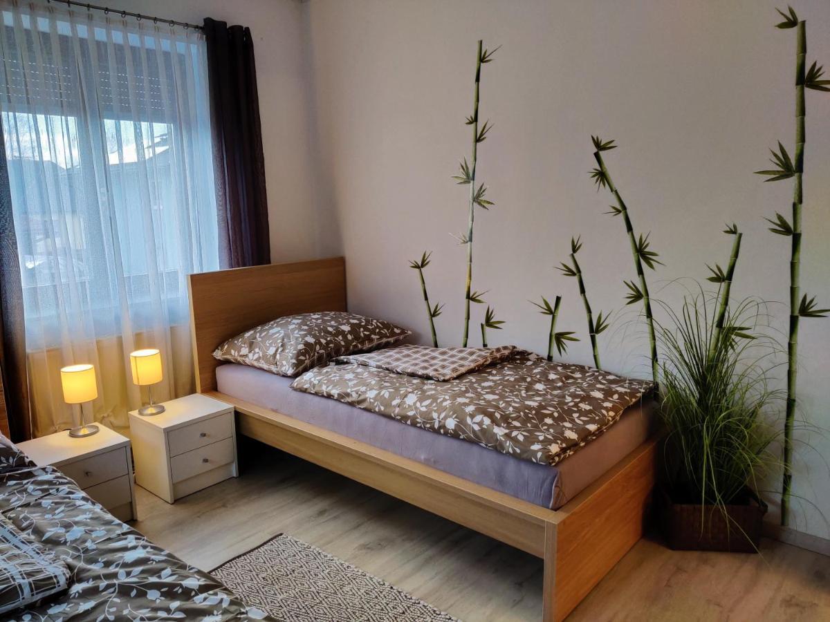 Holiday Home In Quiet Beautiful Area With Two Separate, Modern, Furnished Apartments Deutsch-Wagram Εξωτερικό φωτογραφία