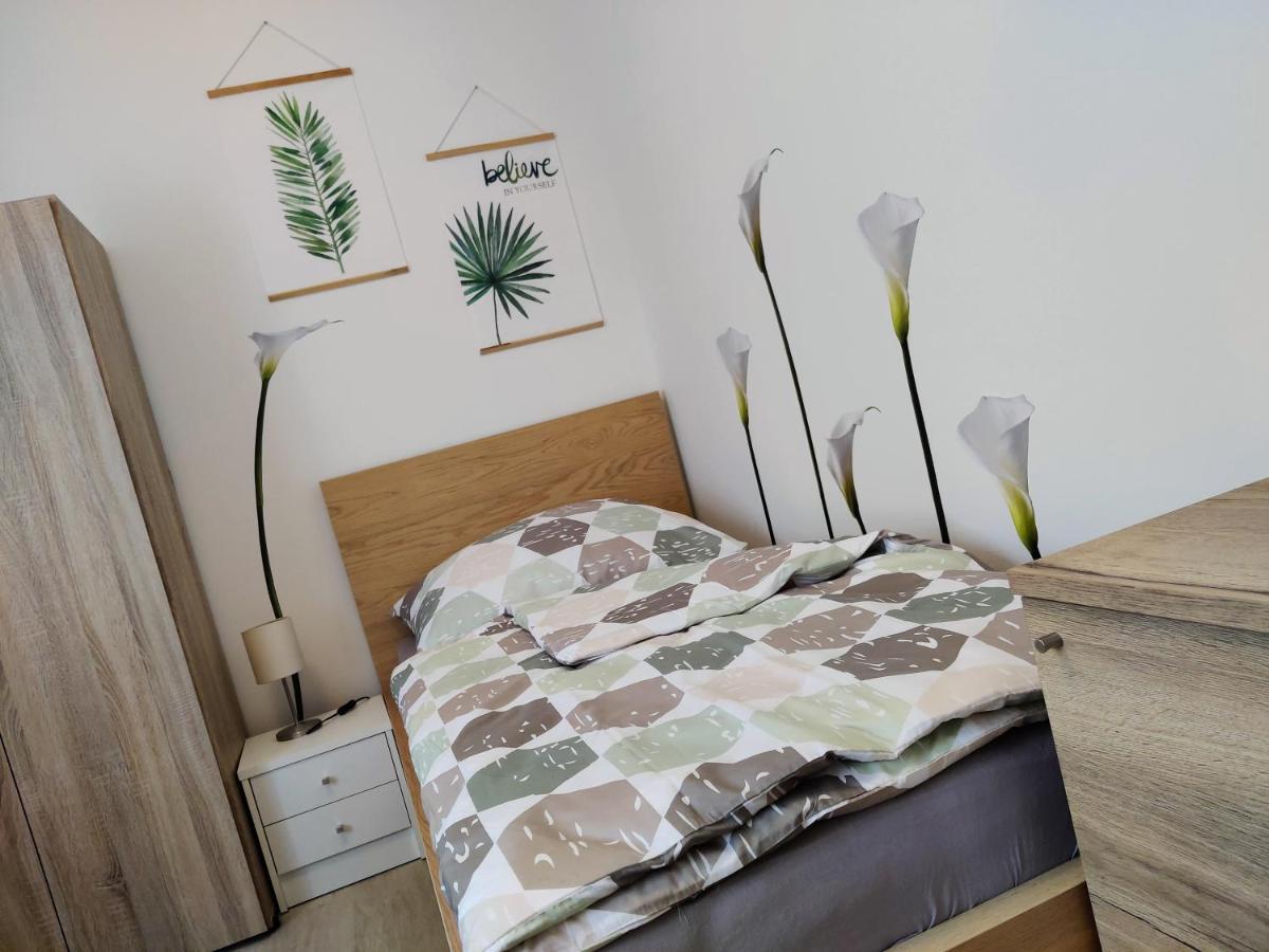 Holiday Home In Quiet Beautiful Area With Two Separate, Modern, Furnished Apartments Deutsch-Wagram Εξωτερικό φωτογραφία