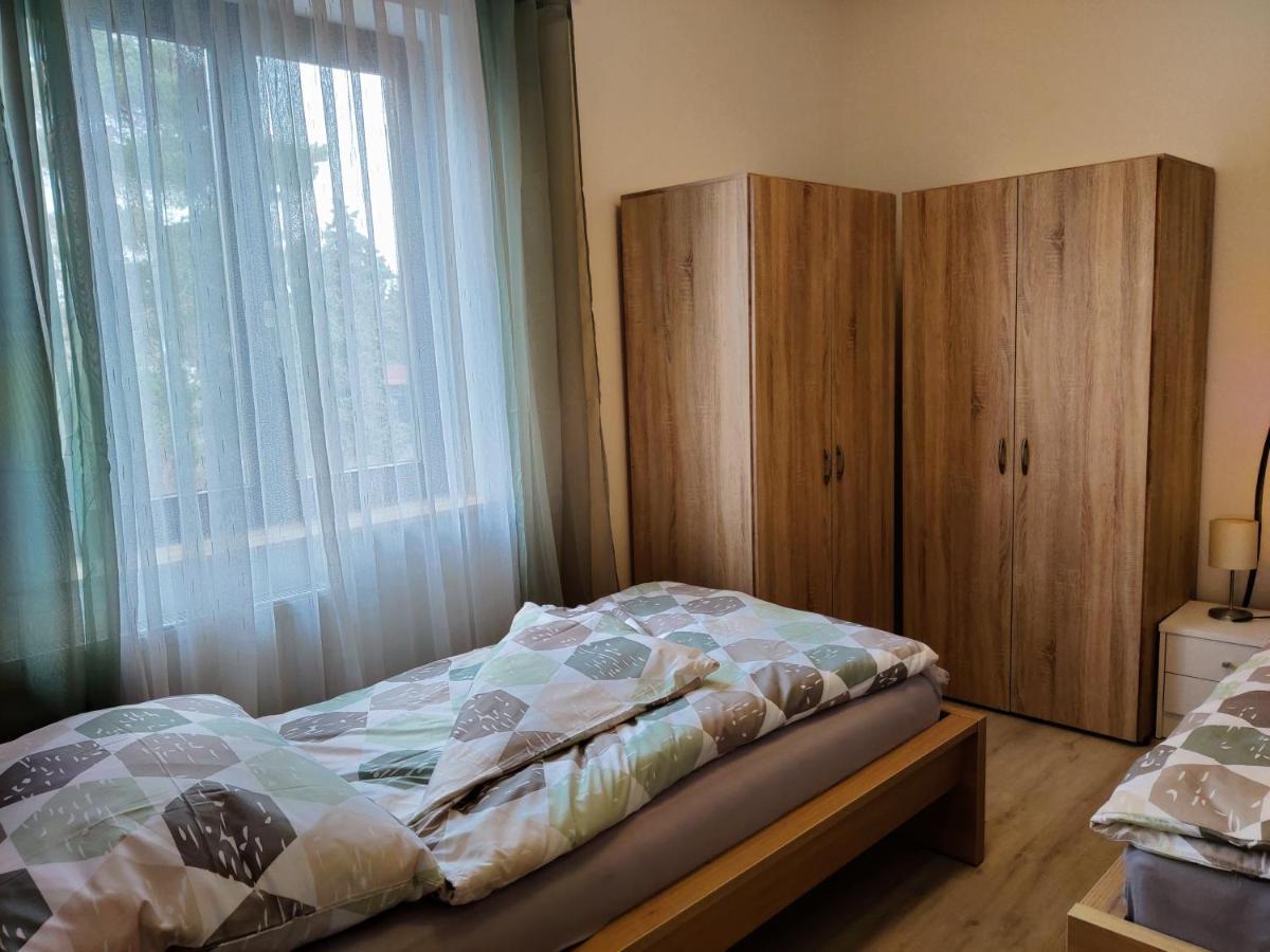 Holiday Home In Quiet Beautiful Area With Two Separate, Modern, Furnished Apartments Deutsch-Wagram Εξωτερικό φωτογραφία