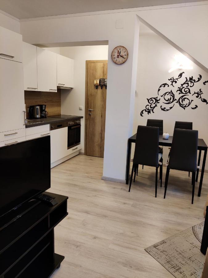 Holiday Home In Quiet Beautiful Area With Two Separate, Modern, Furnished Apartments Deutsch-Wagram Εξωτερικό φωτογραφία