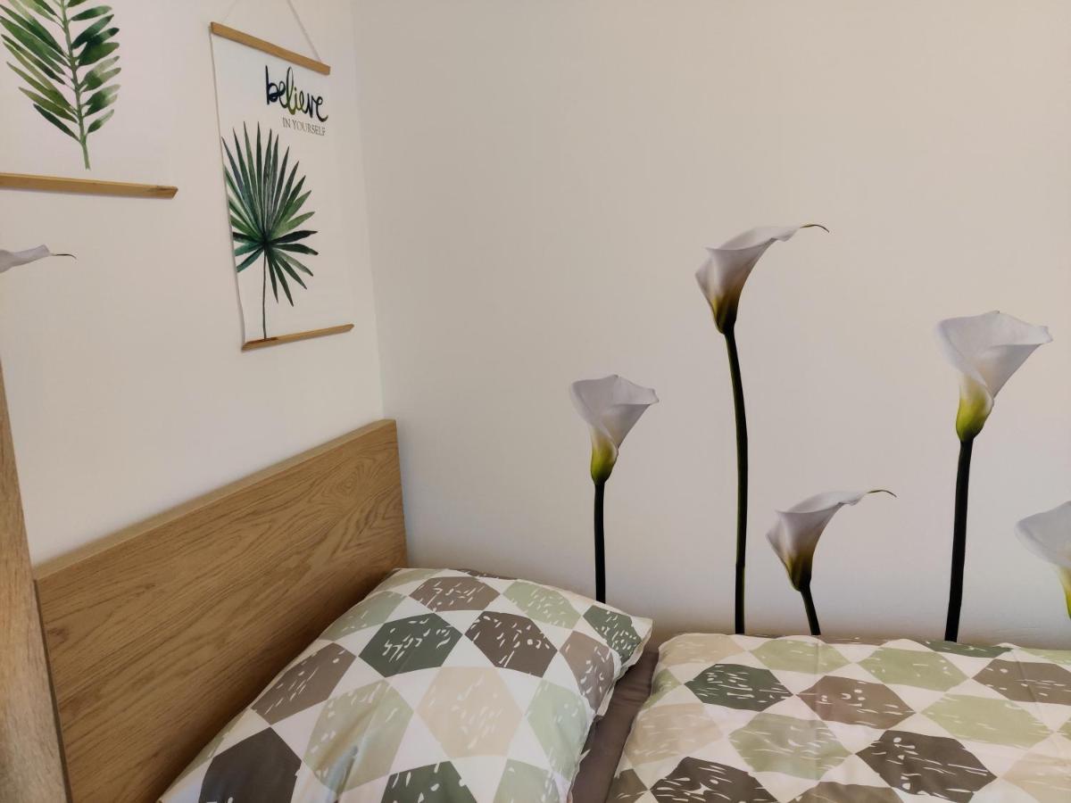 Holiday Home In Quiet Beautiful Area With Two Separate, Modern, Furnished Apartments Deutsch-Wagram Εξωτερικό φωτογραφία
